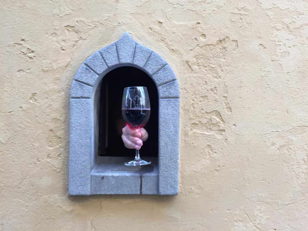 winne okienka Napój bogów i okienko winiarskie