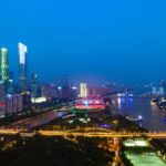 Guangzhou to kolejne wielomilionowe chińskie miasto, skrywające wiele ciekawych miejsc, mającym za sobą wiele lat historii, a co najważniejsze bardzo bogate kulturowo. W dzisiejszym artykule opowiem co nieco o Guangzhou, czyli tzw. Kantonie. Myślę, że ta chińska metropolia położona nad rzeką Perłową zasługuje, by opowiedzieć o niej parę słów, dlatego zapraszam serdecznie do lektury.