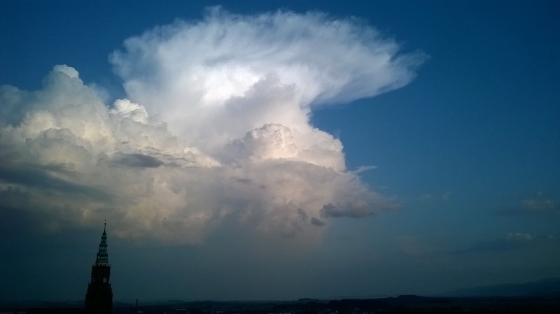 Atlas Chmur - Cumulonimbus - rozpoznaj rodzaje chmur występujących w przyrodzie